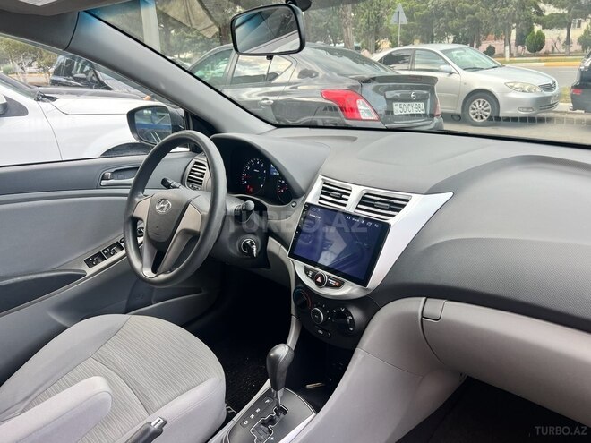 Hyundai Accent-7