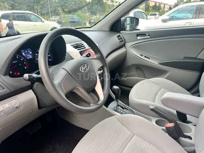 Hyundai Accent-6