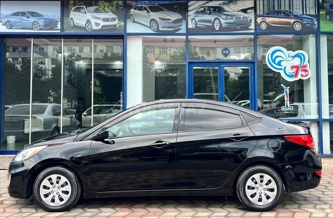 Hyundai Accent-11