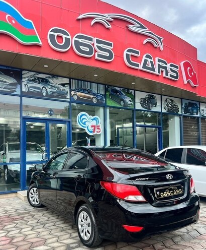 Hyundai Accent-15