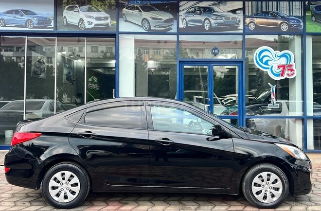 Hyundai Accent-12