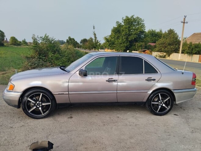 Mercedes C 180 1993, 300,000 km - 1.8 l - Astara