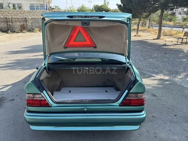 Mercedes E 220 1993, 285,000 km - 2.2 l - Bakı
