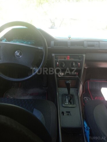 Mercedes E 200 1993, 189,000 km - 2.0 l - İsmayıllı