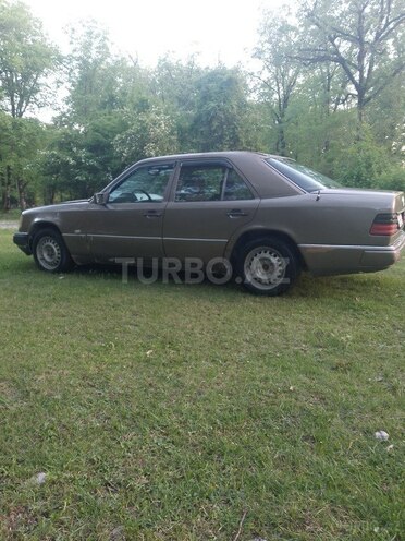 Mercedes E 200 1993, 189,000 km - 2.0 l - İsmayıllı