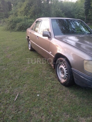 Mercedes E 200 1993, 189,000 km - 2.0 l - İsmayıllı