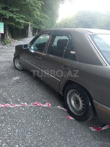 Mercedes E 200 1993, 189,000 km - 2.0 l - İsmayıllı