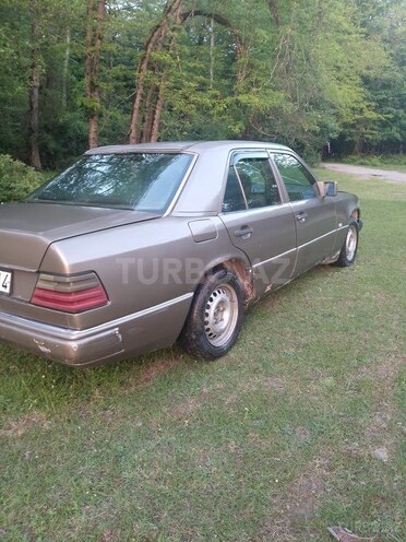 Mercedes E 200 1993, 189,000 km - 2.0 l - İsmayıllı