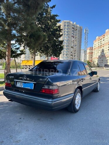 Mercedes E 220 1994, 448,600 km - 2.2 l - Bakı