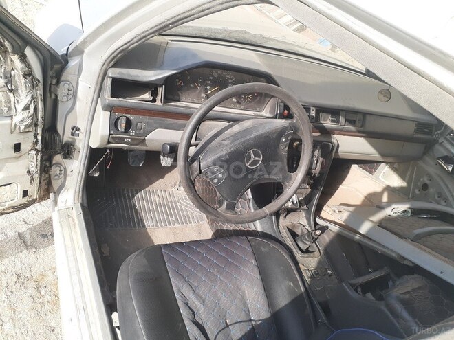 Mercedes E 200 d 1993, 295,764 km - 2.0 л - Bakı