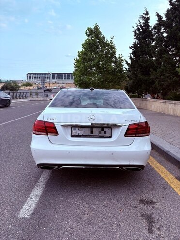Mercedes E 220 d-3