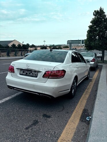 Mercedes E 220 d-6