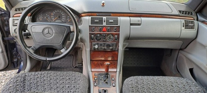 Mercedes E 240 1998, 584,444 km - 2.4 l - Bərdə
