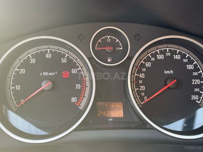 Opel Astra 2004, 244,000 km - 1.4 л - Qax