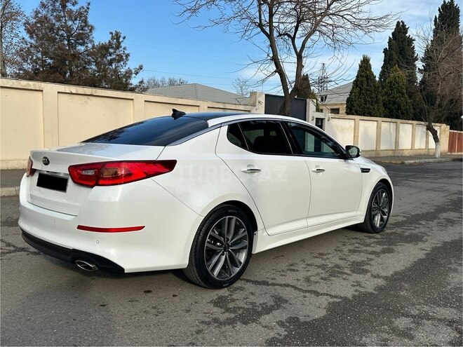 Kia K5-4