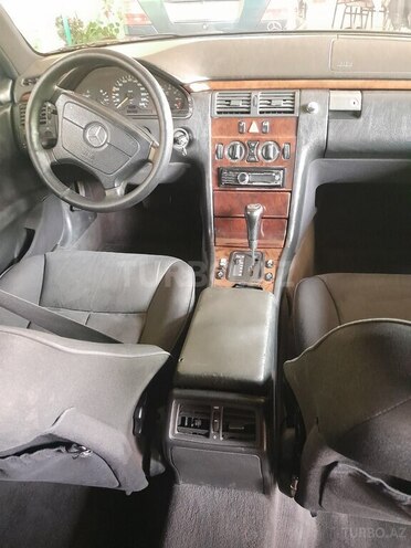 Mercedes E 230 1996, 120,000 km - 2.3 l - Cəlilabad