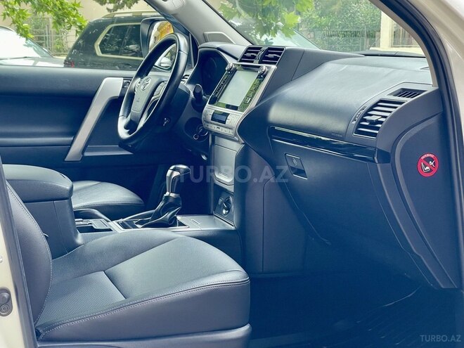 Toyota Land Cruiser Prado-7