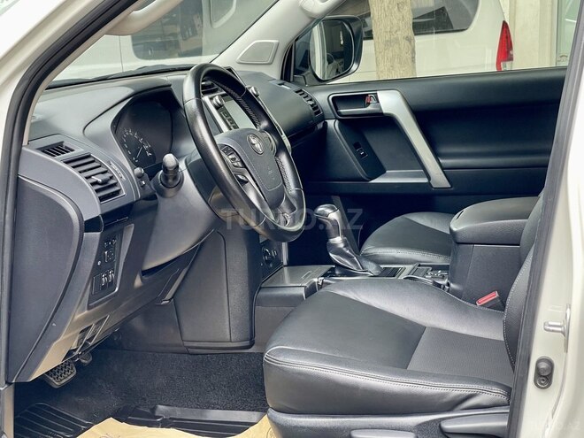 Toyota Land Cruiser Prado-6