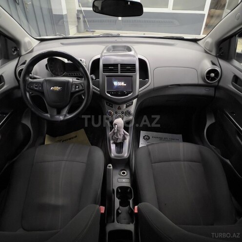 Chevrolet Aveo-10
