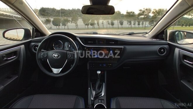Toyota Corolla 2017, 202,000 km - 1.8 l - Bakı