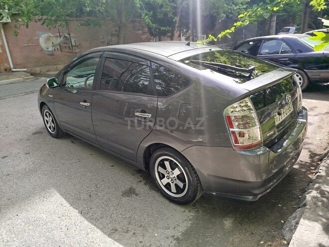 Toyota Prius-4