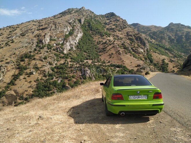 BMW 523 1998, 500,000 km - 2.5 l - Qax