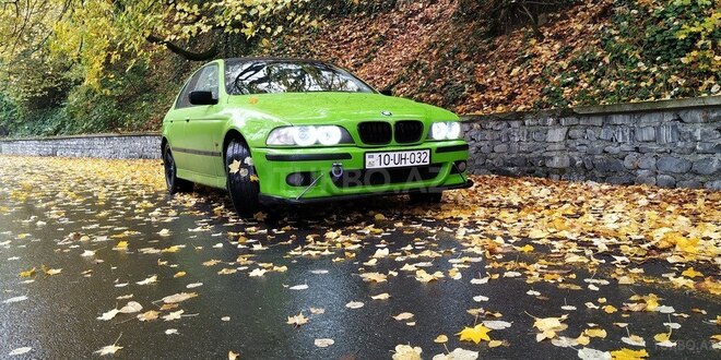 BMW 523 1998, 500,000 km - 2.5 l - Qax