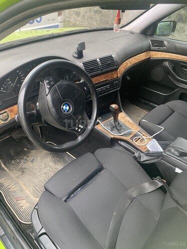 BMW 523 1998, 500,000 km - 2.5 l - Qax