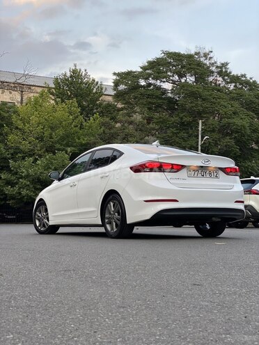 Hyundai Elantra 2017, 99,900 km - 2.0 l - Bakı