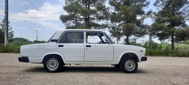 LADA (VAZ) 2107 2002, 95,000 km - 1.6 l - Salyan