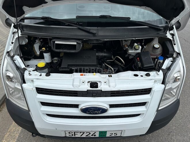 Ford Transit-9