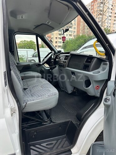 Ford Transit-8