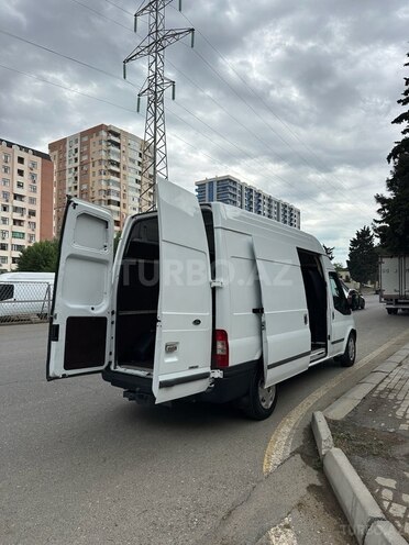 Ford Transit-10