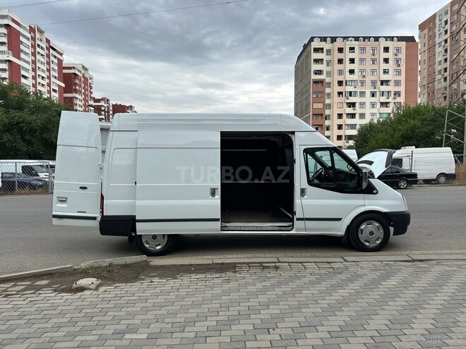 Ford Transit-11