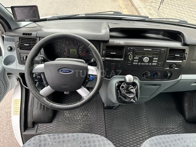 Ford Transit-19