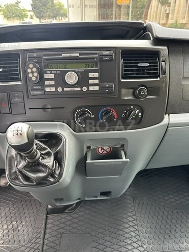 Ford Transit-21