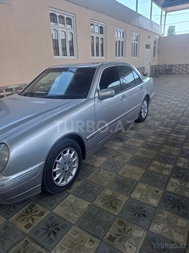 Mercedes E 240 2000, 303,150 km - 2.4 l - Tovuz