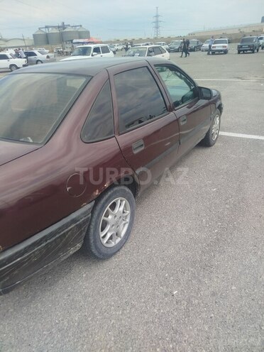 Opel Vectra 1994, 590,000 km - 2.0 l - Qusar