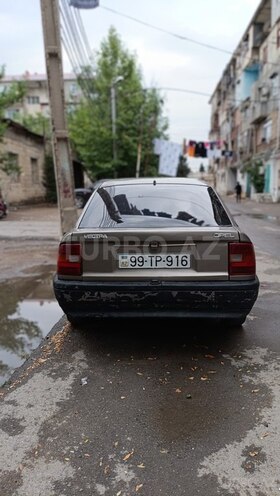 Opel Vectra 1989, 433,252 km - 1.6 l - Sumqayıt