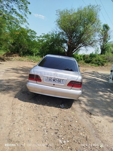 Mercedes E 270 2001, 368,941 km - 2.7 l - Bakı
