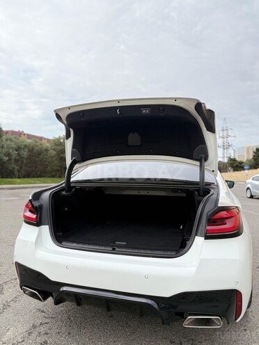 BMW 530e-10