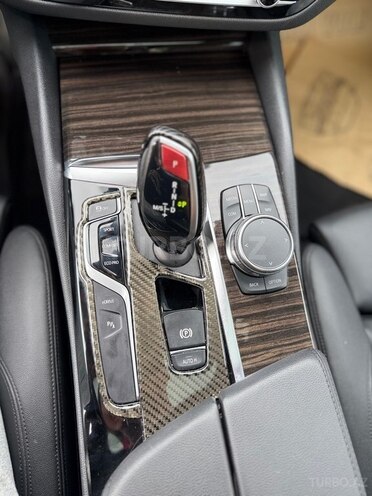BMW 530e-8