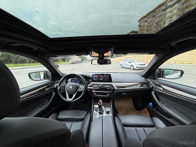BMW 530e-11