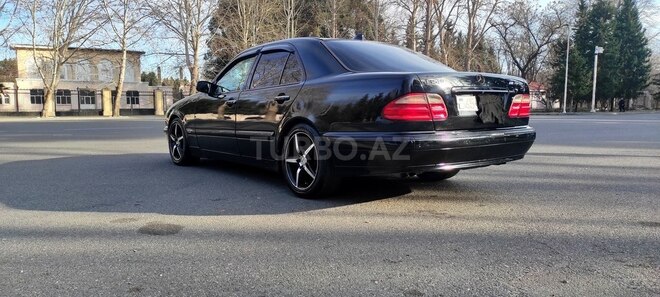 Mercedes E 240 1999, 330,000 km - 2.6 l - Mingəçevir