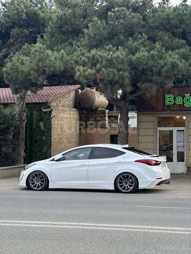 Hyundai Elantra-2