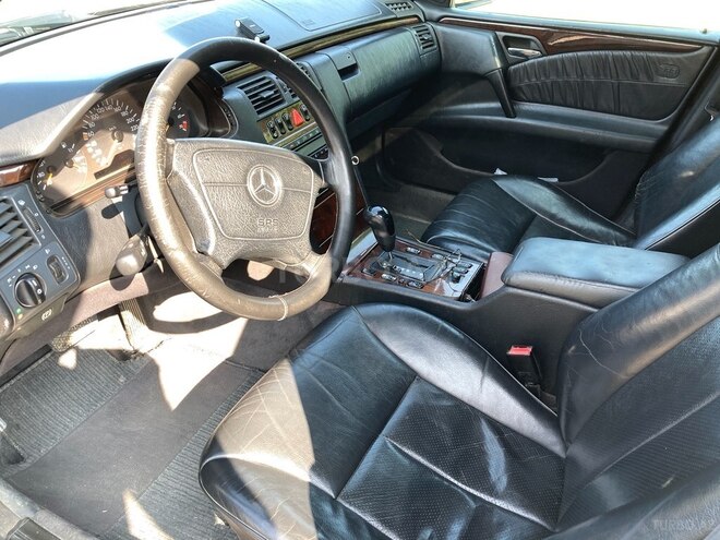 Mercedes E 320 1995, 370,000 km - 3.2 l - Tovuz