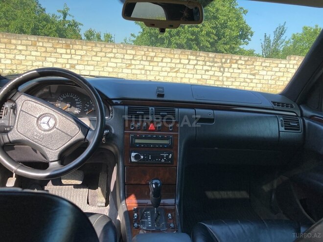 Mercedes E 320 1995, 370,000 km - 3.2 l - Tovuz