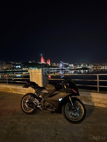 Yamaha R15 V4-1