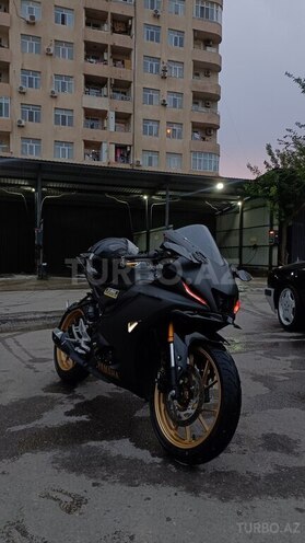 Yamaha R15 V4-4