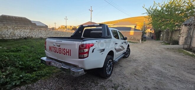 Mitsubishi L200 2018, 188,547 km - 2.4 л - Bakı